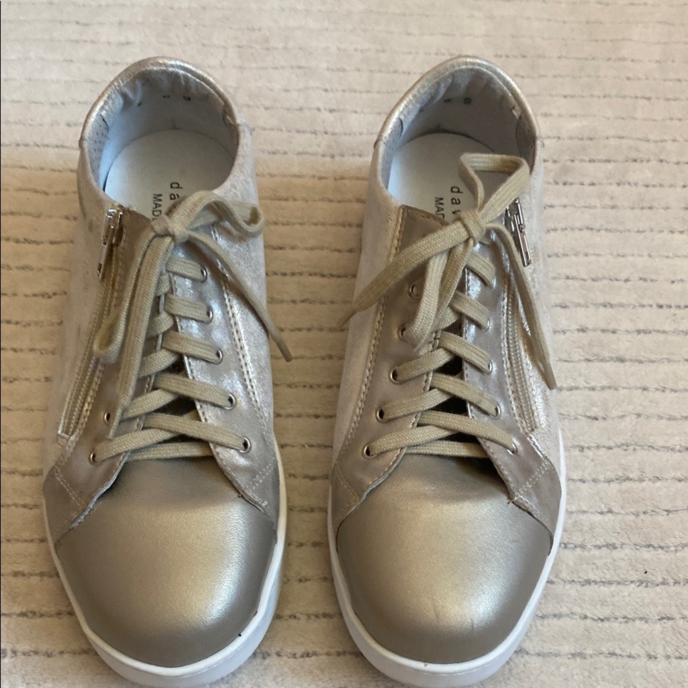 DAVID TATE MADE IN ITALY. Women's Metallic Sneakers